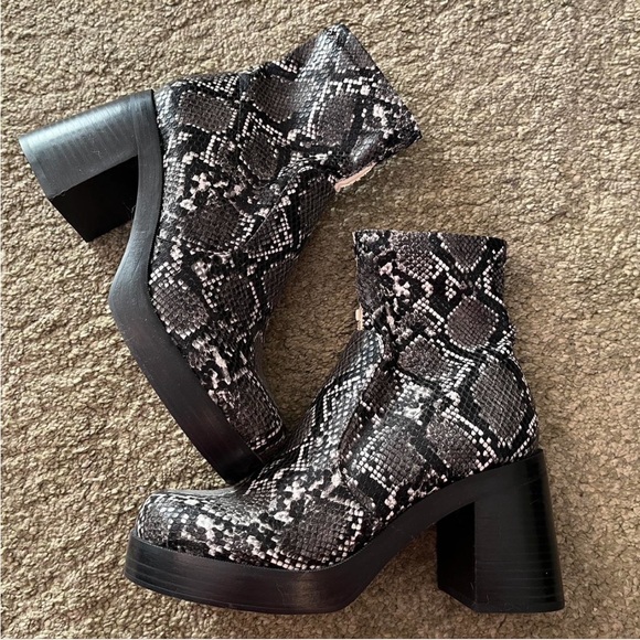 Steve Madden Shoes - Steve Madden platform boots